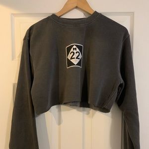 M22 cropped crewneck sweatshirt